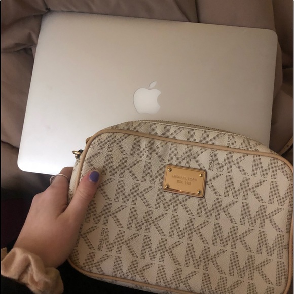 Michael Kors Large Jet Set Vanilla Crossbody - Picture 6 of 6